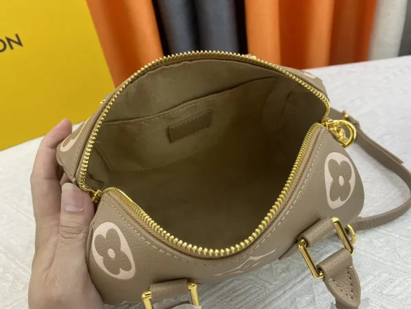 LV Speedy Bandoulière 20 Monogram 壓花EPI皮革 斜揹包-M46575：圖片 10