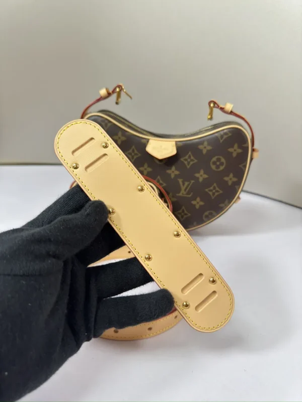 LV 新款 LV RemixCroissant MM Monogram包包-M46828：圖片 27