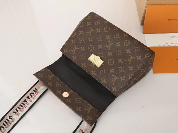 LV Cluny BB Monogram 斜揹包-M46372：圖片 7