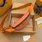LV LV Moon 男士橙色印花斜揹包-M31029：圖片 4