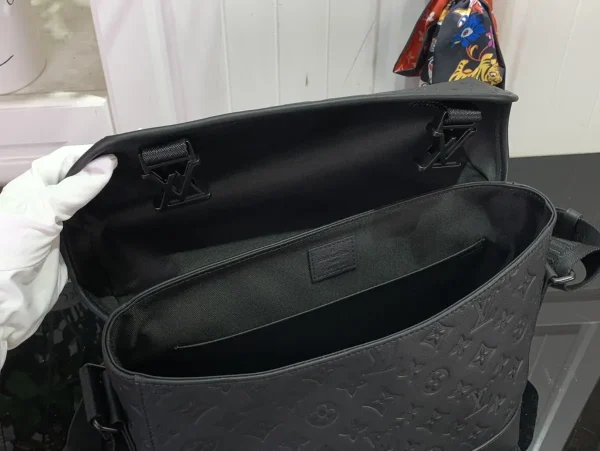 LV Messenger Voyager PM Monogram 黑色 斜揹包-M25121：圖片 13