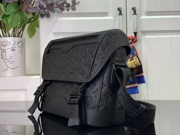 LV Messenger Voyager PM Monogram 黑色 斜揹包-M25121：圖片 7