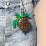 LV Turtle Pouch吊飾-M01471：圖片 11