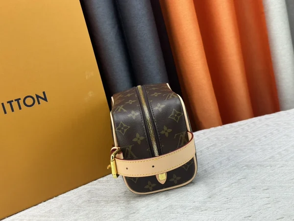 LV Locker Dopp Kit 經典老花化妝包-M83112：圖片 2
