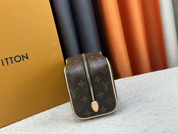 LV Locker Dopp Kit 經典老花化妝包-M83112：圖片 4