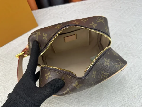 LV Locker Dopp Kit 經典老花化妝包-M83112：圖片 6