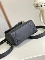 LV Nano Steamer 男士黑色壓花斜揹包-M82772：圖片 5