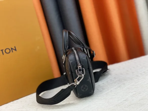 LV Nano Porte Documents Voyage 男生Monogram斜揹包 斜挎包-M82770：圖片 4
