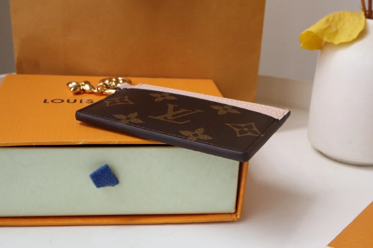 LV Charms Monogram 名片夾-M82739 5 LV Charms Monogram 名片夾-M82739