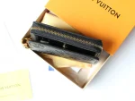 LV Lou 拉鏈 小型短款 錢包-M81599：圖片 7