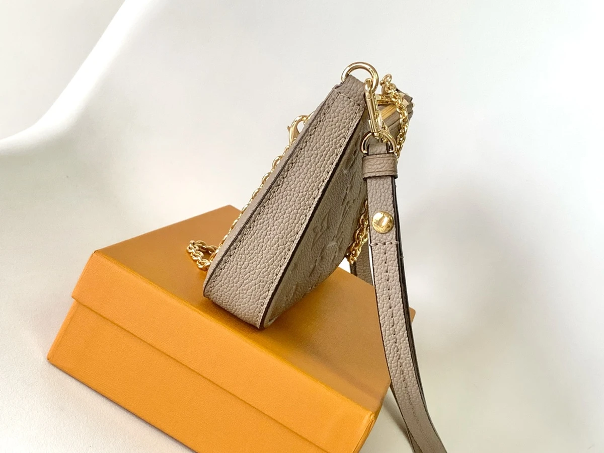 LV Easy Pouch On Strap Monogram EPI 鏈條腋下包包包-M81862 4 LV Easy Pouch On Strap Monogram EPI 鏈條腋下包包包-M81862