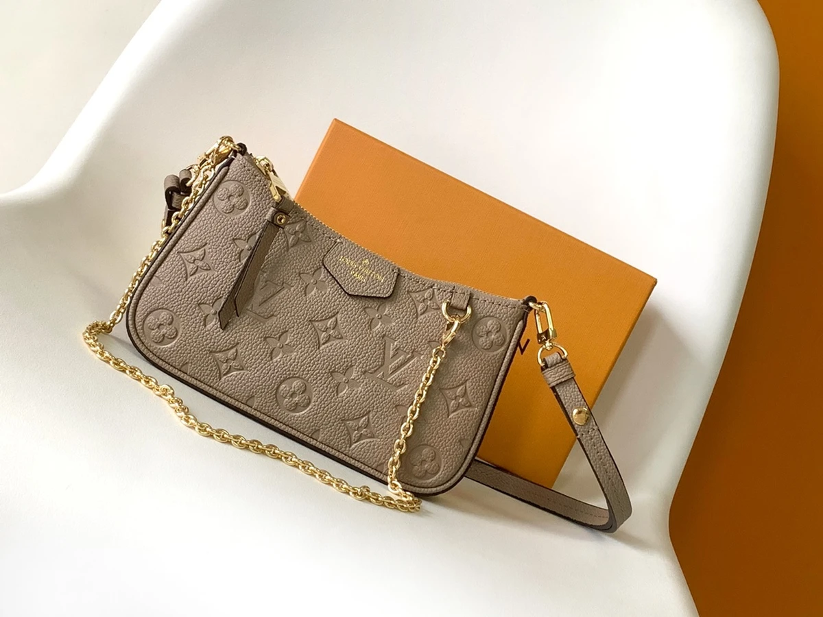 LV Easy Pouch On Strap Monogram EPI 鏈條腋下包包包-M81862 2 LV Easy Pouch On Strap Monogram EPI 鏈條腋下包包包-M81862