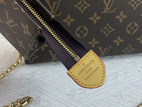LV Toiletry Pouch On Chain Monogram 手拿包-M81412：圖片 13