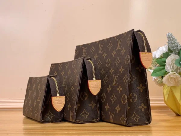 LV Trio Toilet Pouch Monogram 手拿系列 收納包-M47195：圖片 3