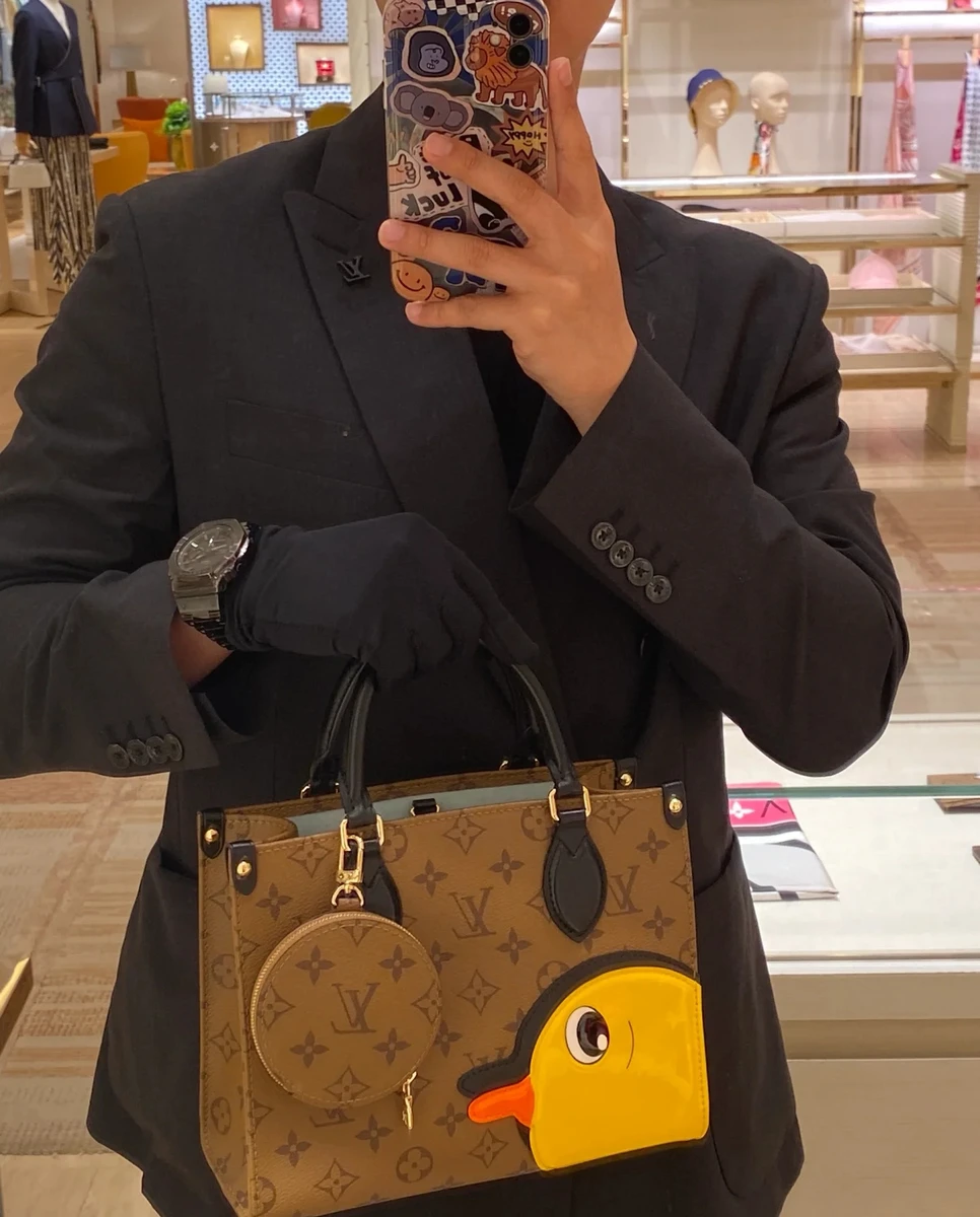 LV OnTheGo PM Monogram+趣味小鴨 雙手提托特包 -M47199 3 LV OnTheGo PM Monogram+趣味小鴨 雙手提托特包 -M47199