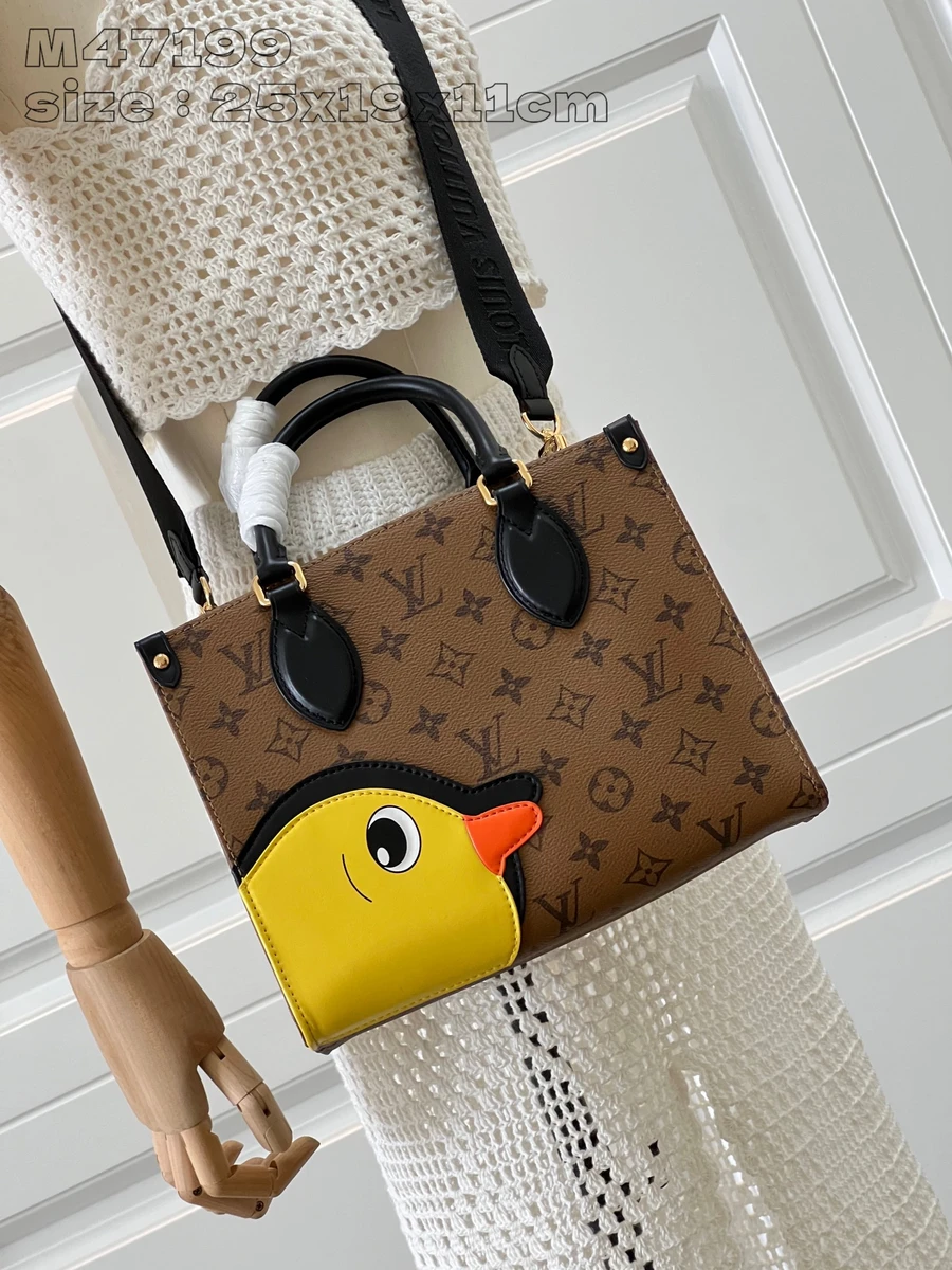 LV OnTheGo PM Monogram+趣味小鴨 雙手提托特包 -M47199 11 LV OnTheGo PM Monogram+趣味小鴨 雙手提托特包 -M47199