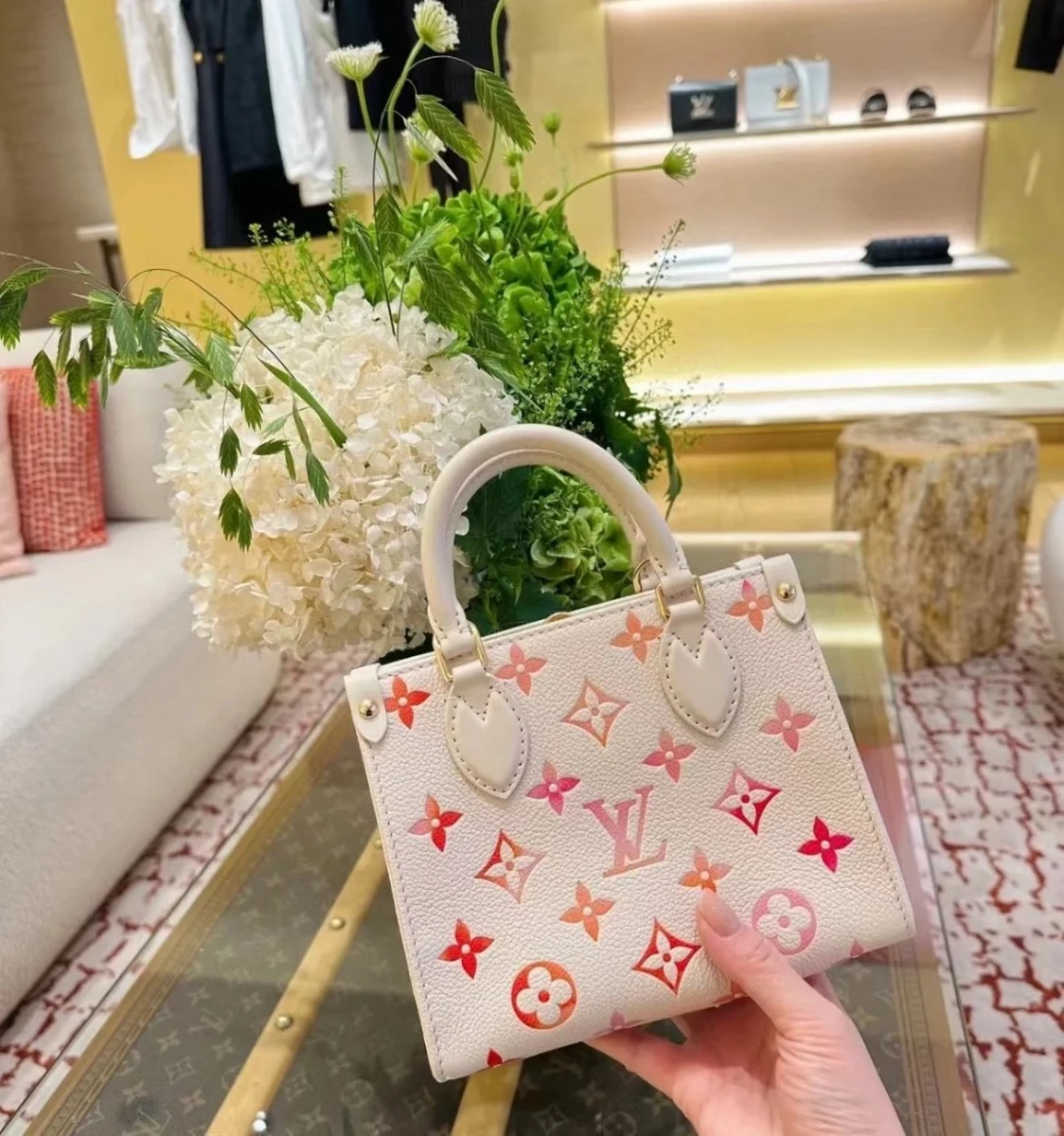 LV OnTheGo BB Monogram EPI 手提托特包購物包包-M47115 22 LV OnTheGo BB Monogram EPI 手提托特包購物包包-M47115