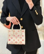 LV OnTheGo BB Monogram EPI 手提托特包購物包包-M47115：圖片 9