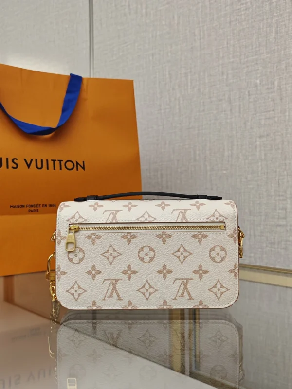 LV Pochette Métis East West Monogram Dune 鏈條麻將包-M46914：圖片 9