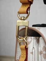 LV Pochette Métis East West Monogram Dune 鏈條麻將包-M46914：圖片 11