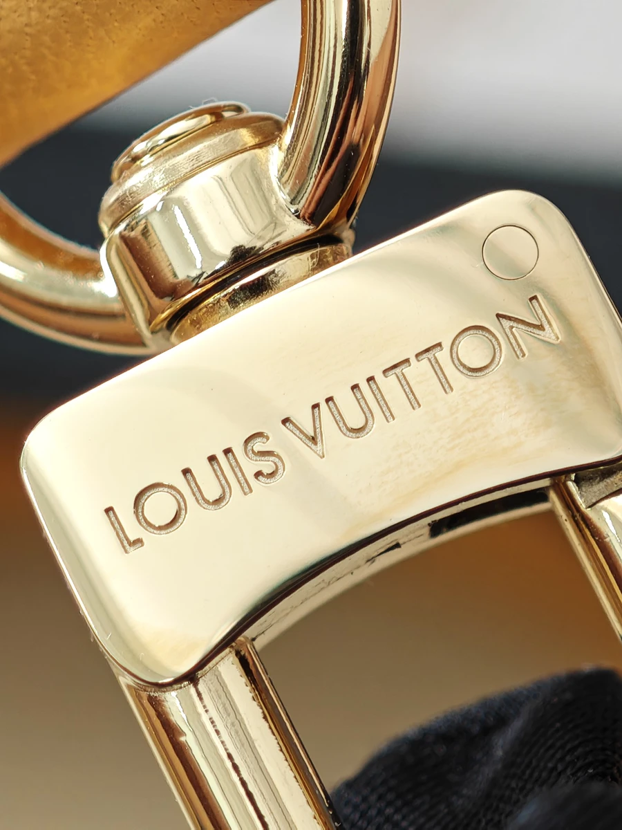 LV Nano Alma Monogram Dune 貝殼包-M46895 21 LV Nano Alma Monogram Dune 貝殼包-M46895
