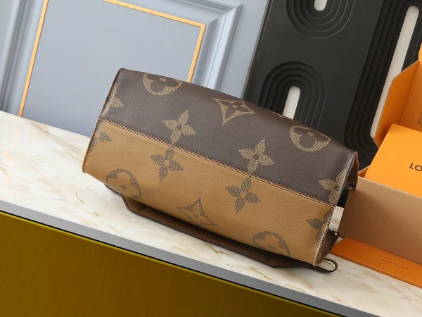 LV OnTheGo Monogram Voyage 托特包包-M46823：圖片 5