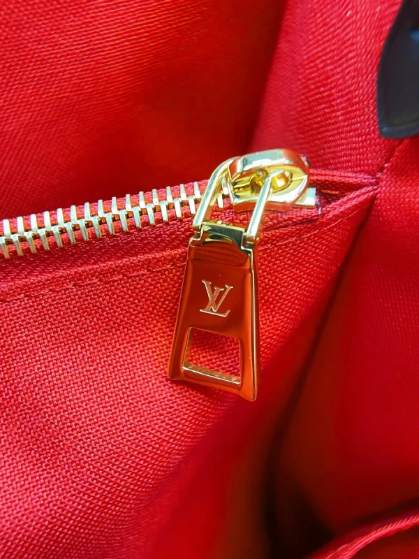 LV OnTheGo Monogram Voyage 托特包包-M46823：圖片 12