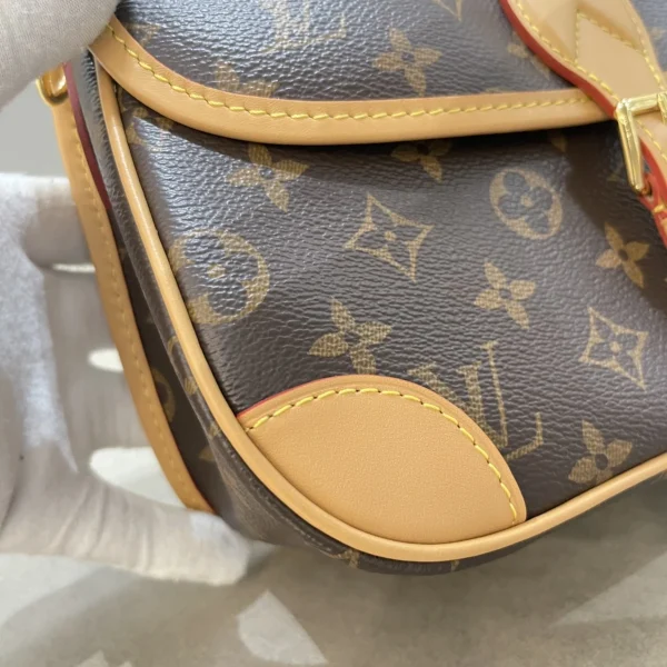 LV Diane Monogram 寬肩帶 Diane 法棍包-M45985：圖片 17