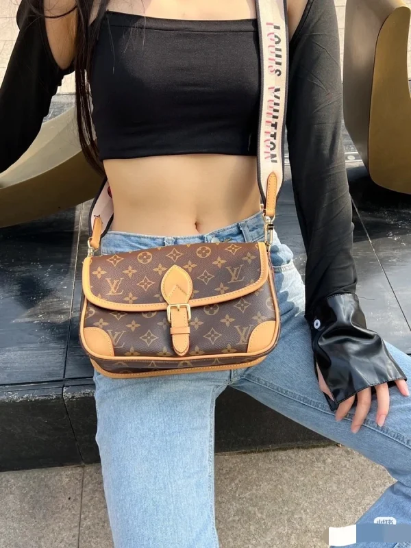 LV Diane Monogram 寬肩帶 Diane 法棍包-M45985：圖片 8