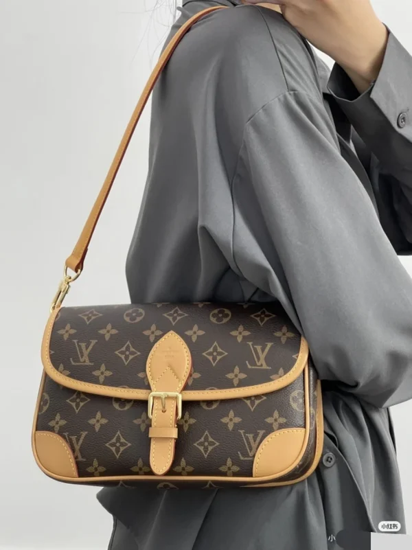 LV Diane Monogram 寬肩帶 Diane 法棍包-M45985：圖片 6