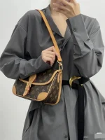 LV Diane Monogram 寬肩帶 Diane 法棍包-M45985：圖片 5