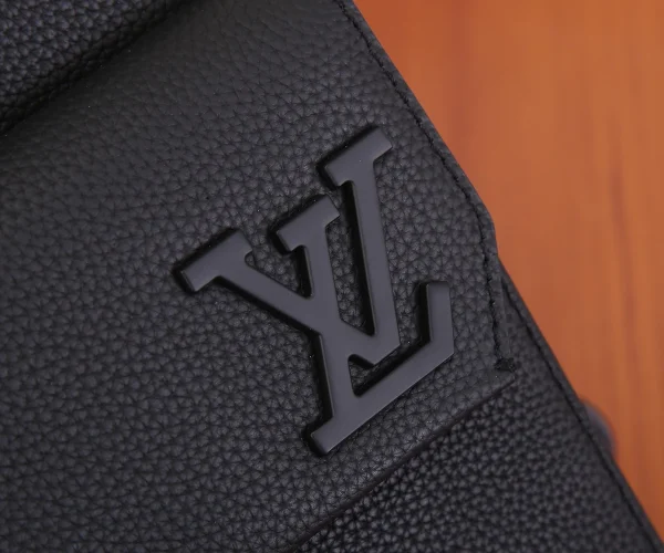 LV Pilot 斜揹包-M23736：圖片 8