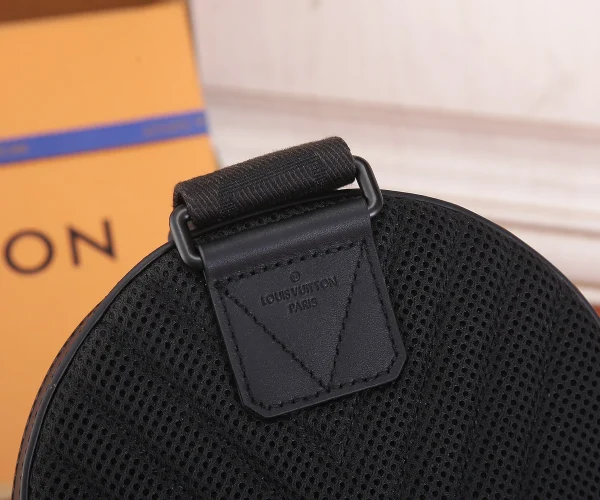 LV Pilot 斜揹包-M23736：圖片 9