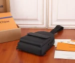 LV Pilot 斜揹包-M23736：圖片 5