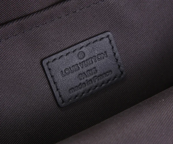 LV Pilot 斜揹包-M23736：圖片 10
