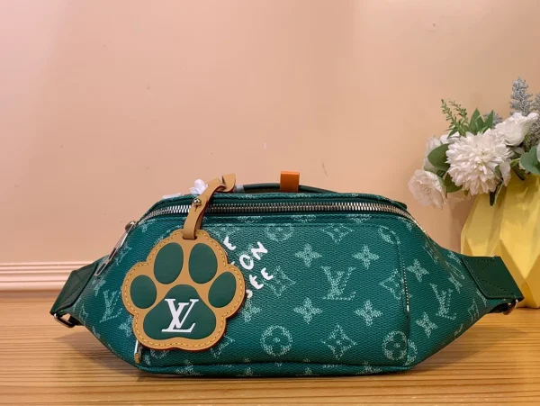 LV Rush Bumbag 胸包 男生包包-M12867：圖片 2