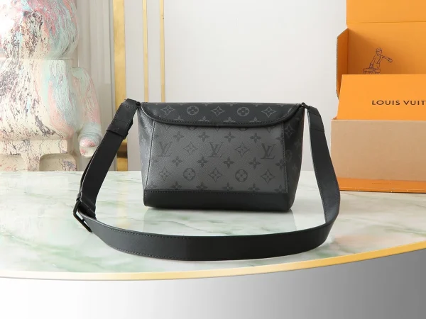 LV Pulse Monogram Eclipse Reverse郵差包-M12681：圖片 3