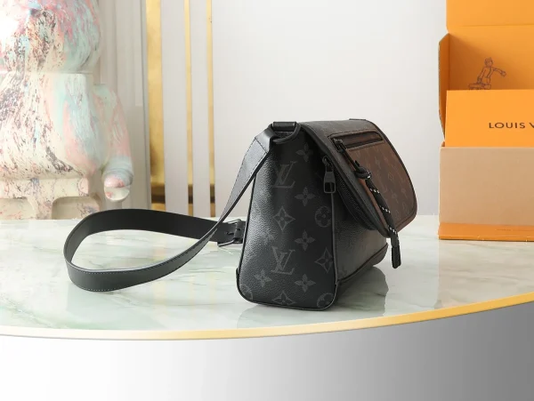 LV Pulse Monogram Eclipse Reverse郵差包-M12681：圖片 4