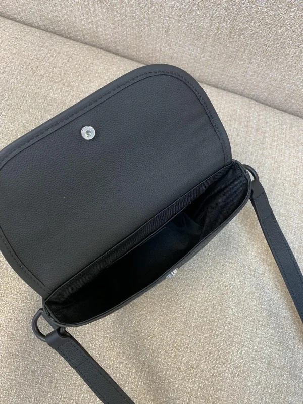 LV Pulse Monogram Shadow 可穿戴式郵差包-M12636：圖片 10