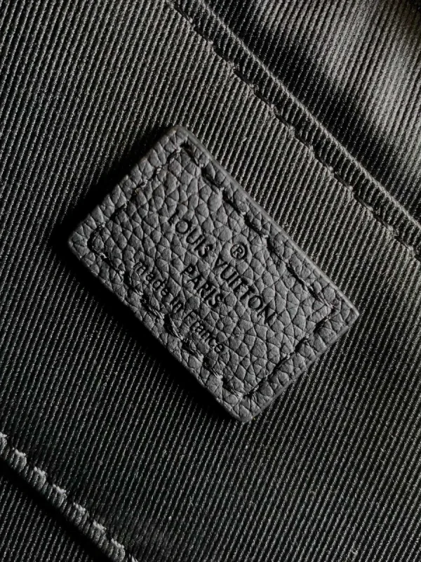 LV Pulse Monogram Shadow 可穿戴式郵差包-M12636：圖片 11