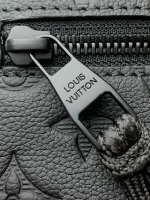 LV Pulse Monogram Shadow 可穿戴式郵差包-M12636：圖片 12