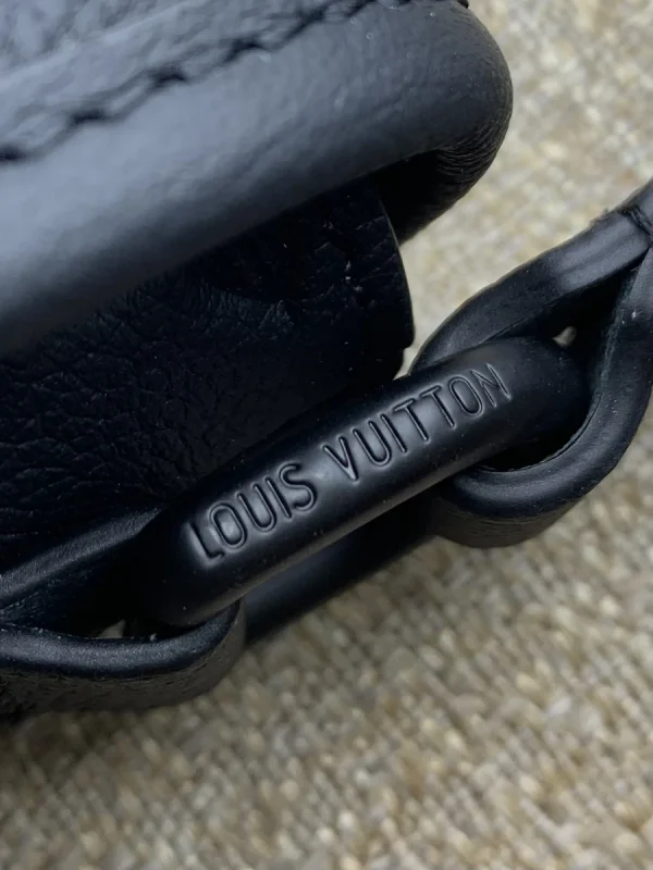 LV Pulse Monogram Shadow 可穿戴式郵差包-M12636：圖片 13