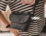 LV Pulse Monogram Shadow 可穿戴式郵差包-M12636：圖片 2