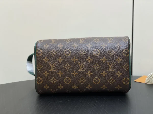 LV Dopp Kit Monogram  化妝收納包-M12639：圖片 4