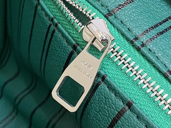 LV Dopp Kit Monogram  化妝收納包-M12639：圖片 9