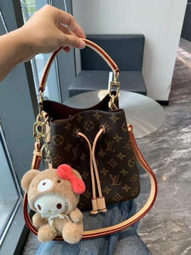 LV Néonoé BB Monogram 小水桶包包-M46581 photo review