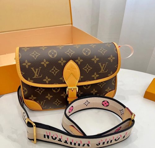 LV Diane Monogram 寬肩帶 Diane 法棍包-M45985 photo review