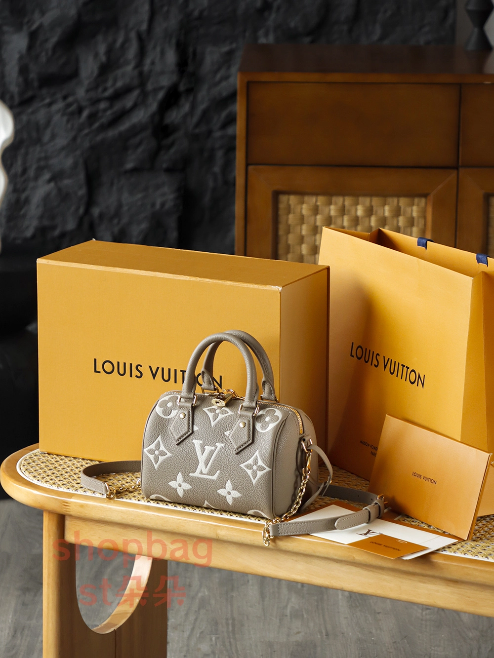 高仿包包 LV Speedy Bandoulière 20 Monogram 壓花EPI皮革 斜揹包-M46575 8 高仿包包 LV Speedy Bandoulière 20 Monogram 壓花EPI皮革 斜揹包-M46575