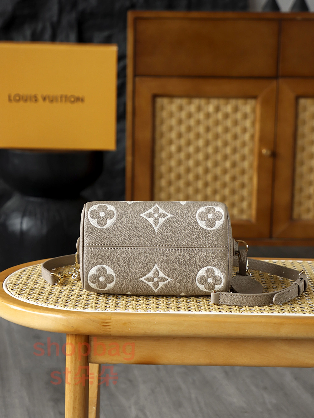高仿包包 LV Speedy Bandoulière 20 Monogram 壓花EPI皮革 斜揹包-M46575 7 高仿包包 LV Speedy Bandoulière 20 Monogram 壓花EPI皮革 斜揹包-M46575