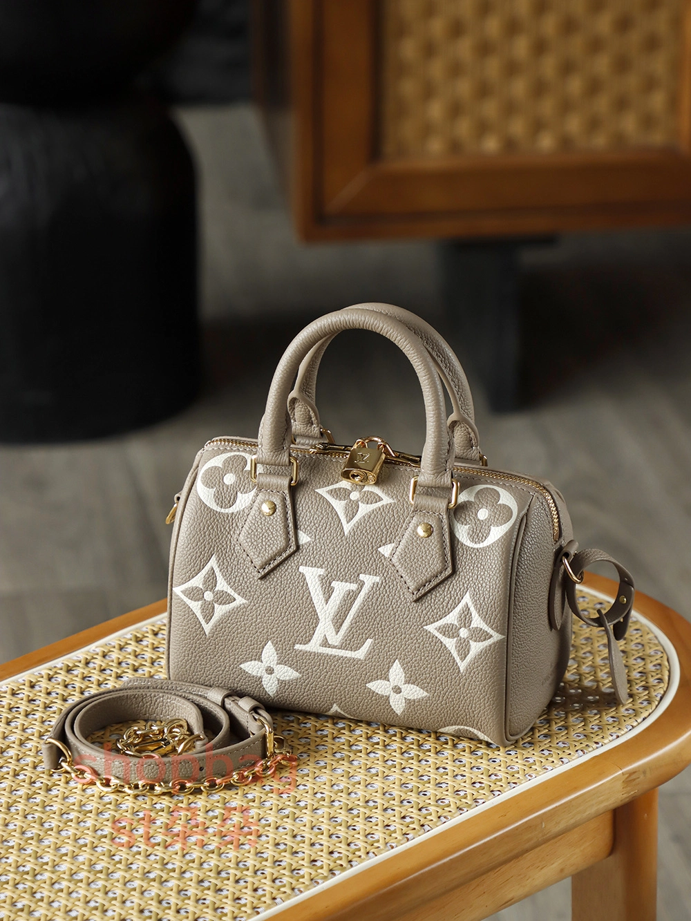 高仿包包 LV Speedy Bandoulière 20 Monogram 壓花EPI皮革 斜揹包-M46575 3 高仿包包 LV Speedy Bandoulière 20 Monogram 壓花EPI皮革 斜揹包-M46575